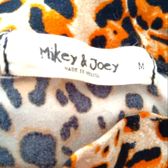 MIKEY AND JOEY Leopard print, long sleeve Mock Neck Women's Crop top Medium - Picture 4 of 4